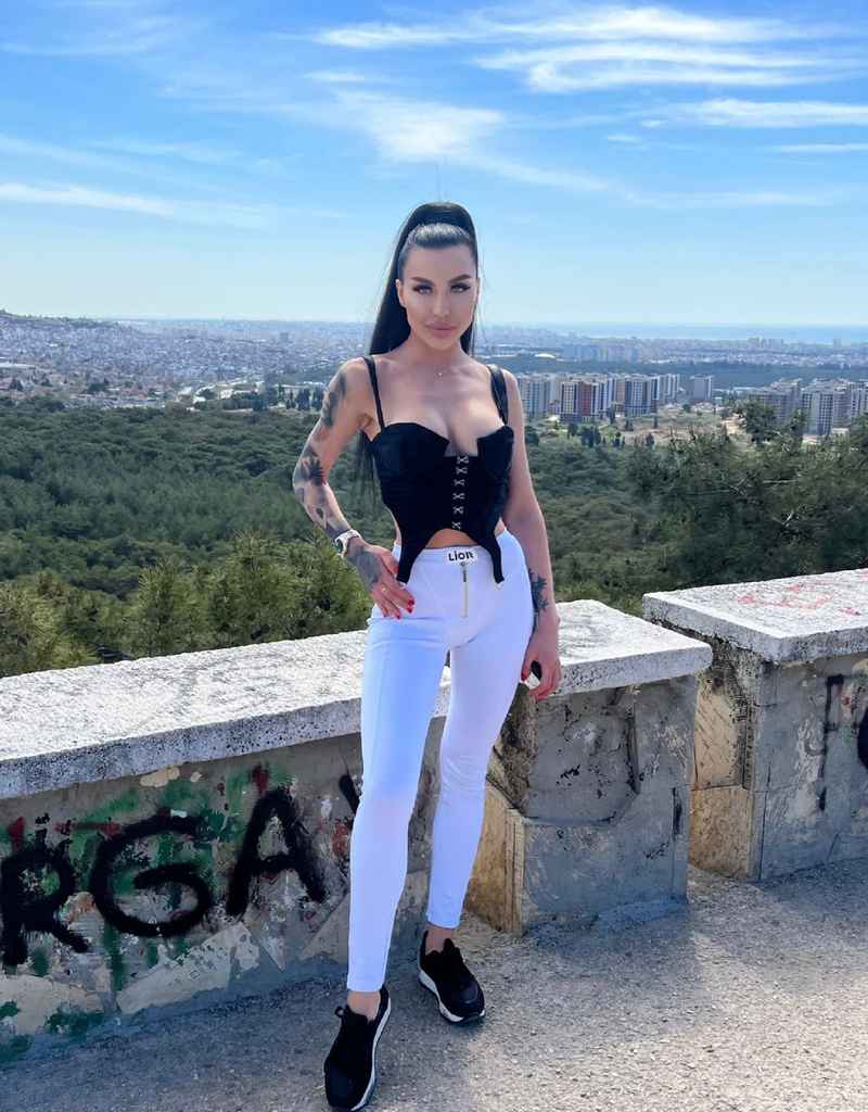 Grace - brunette