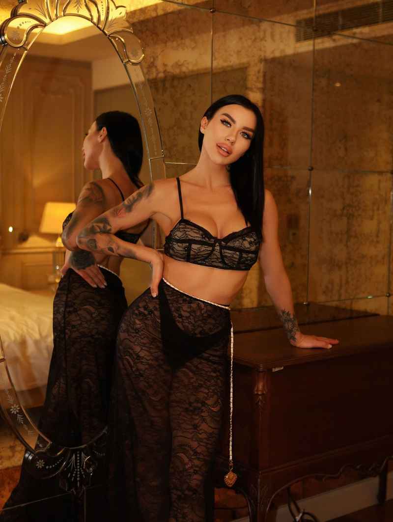 Isabelle - brunette