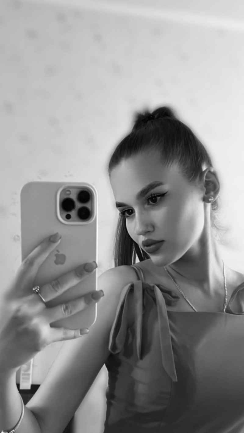 Pamela - open minded