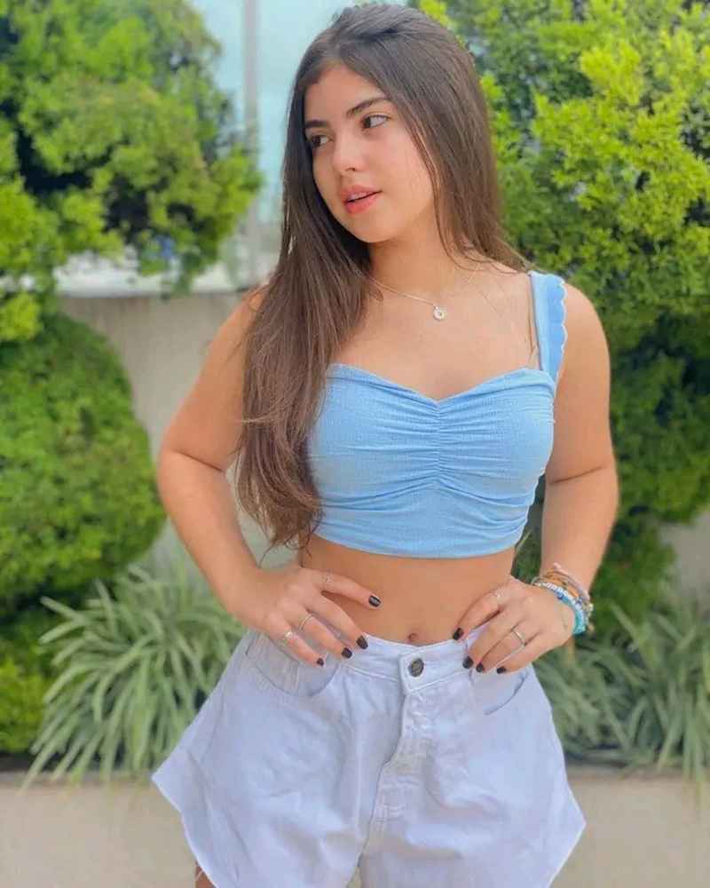 Lorraine - curvy