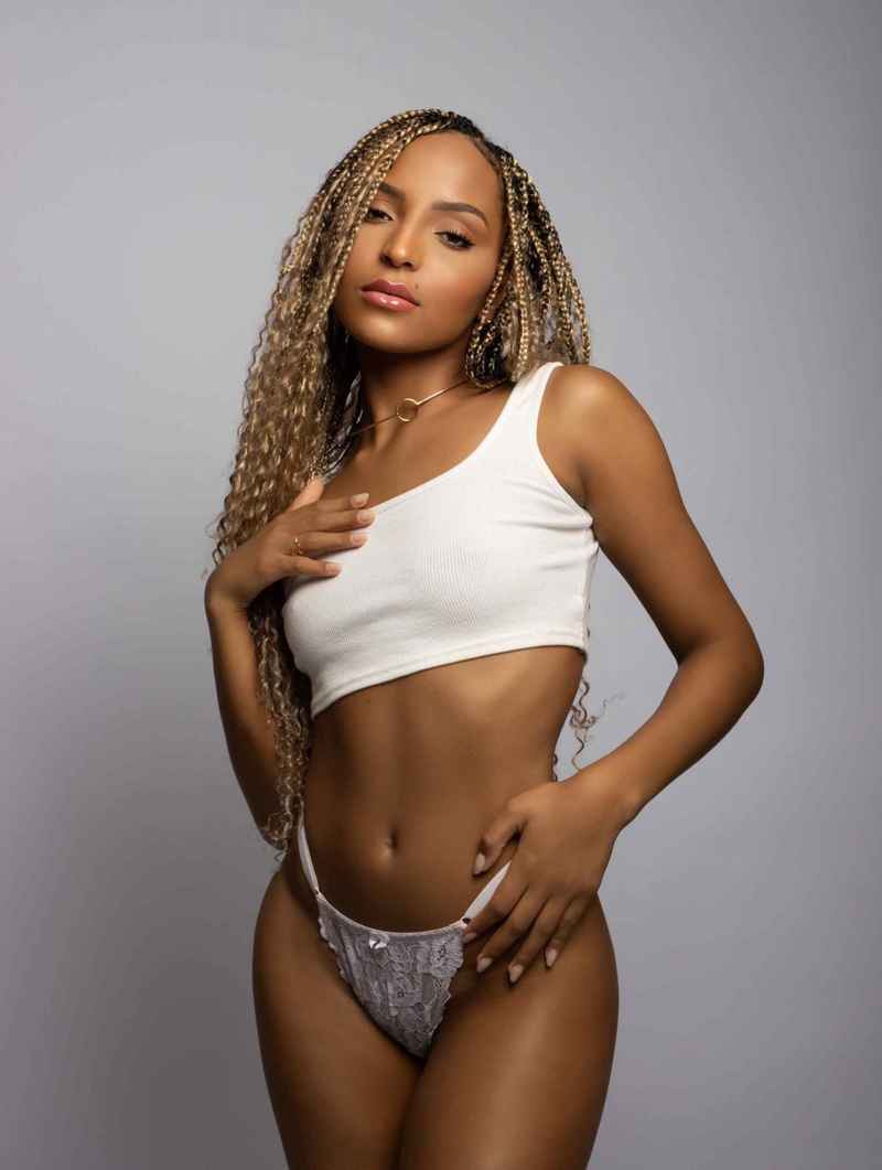 Fiona - curvy