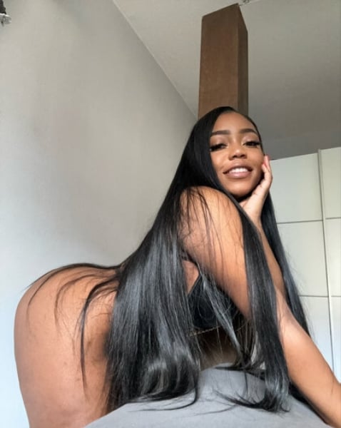 Audrey - curvy