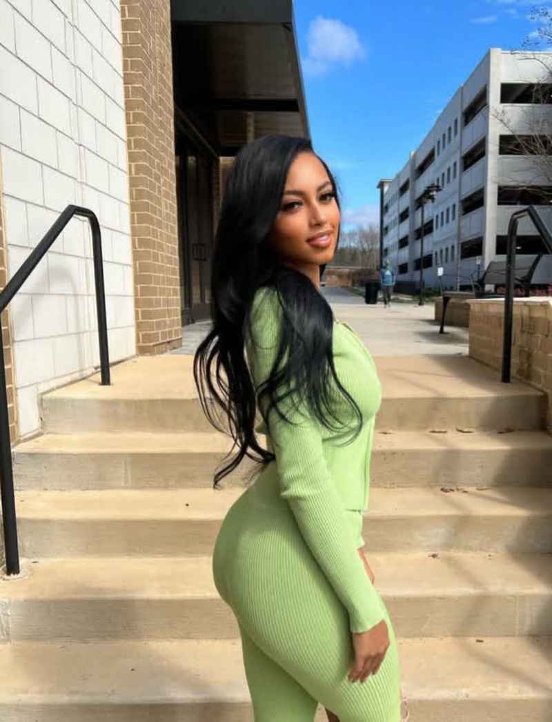 Sara - outcall available