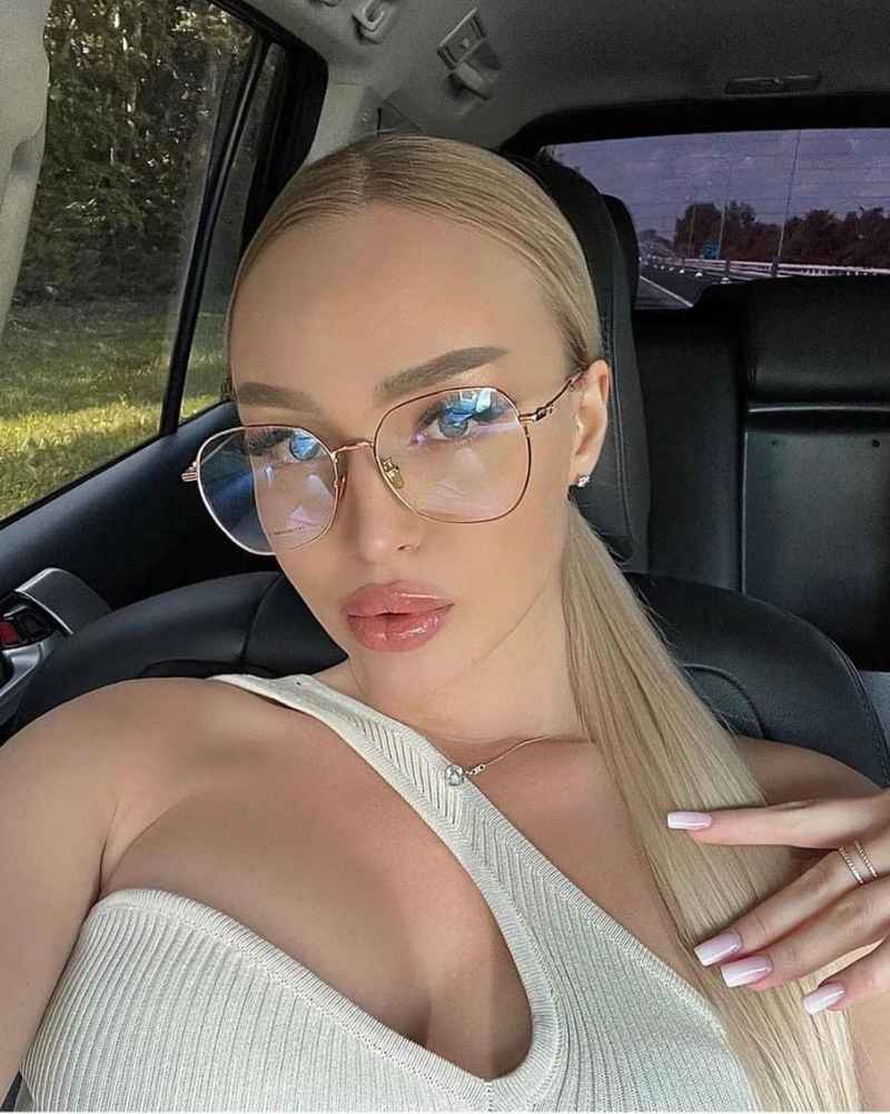 Madeline - curvy