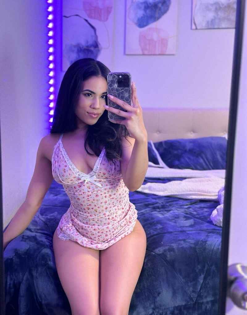 Valerie - brunette