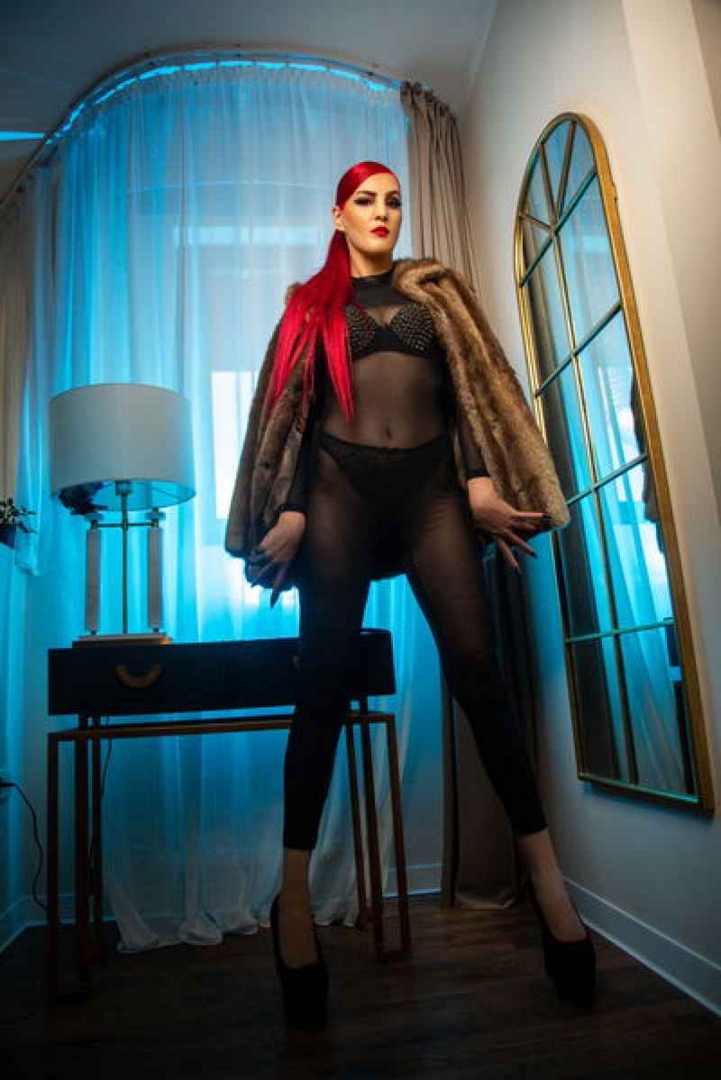 Nina - curvy