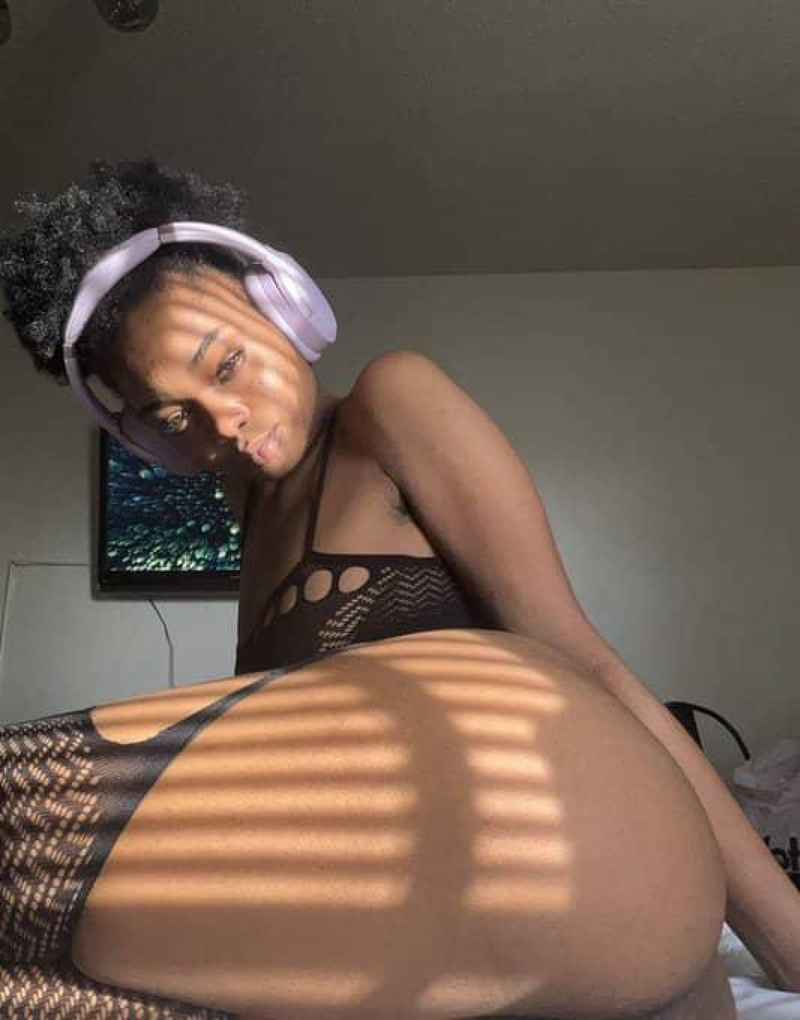 Corinne - curvy