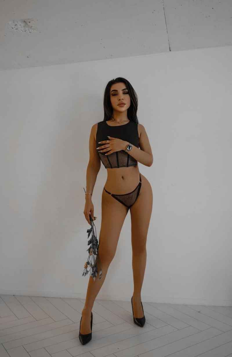 Nicole - petite
