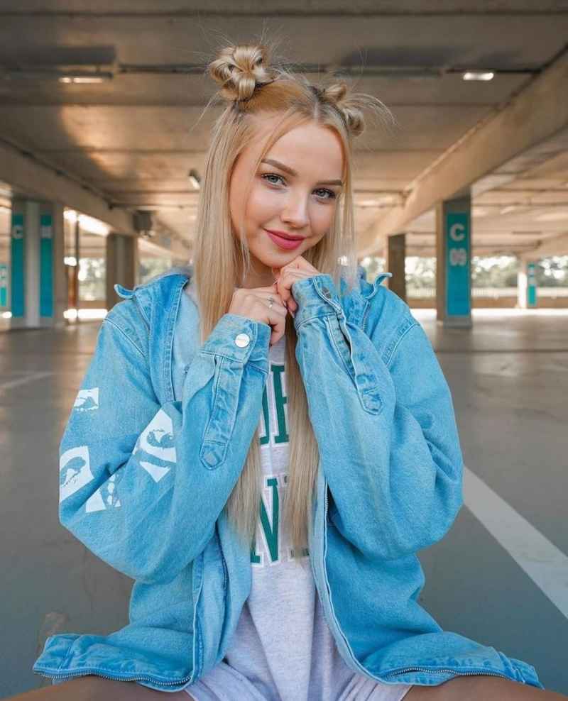 Noelle - open minded