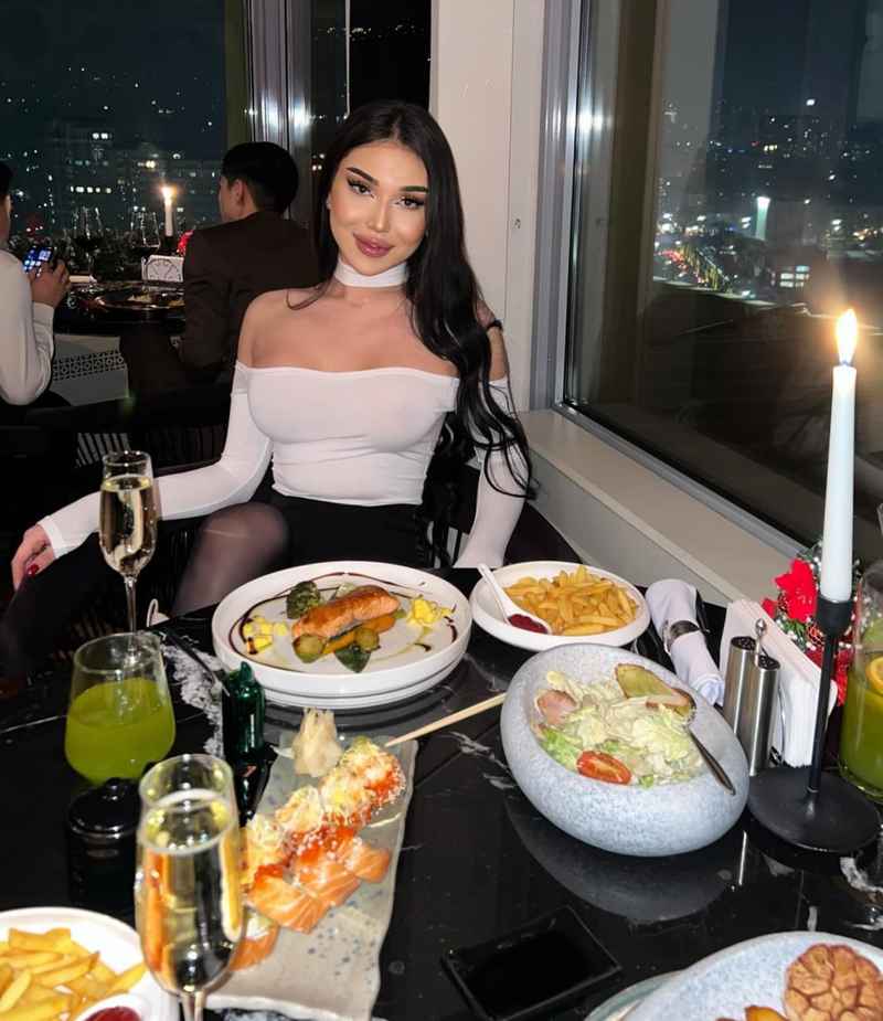 Elodie - outcall available