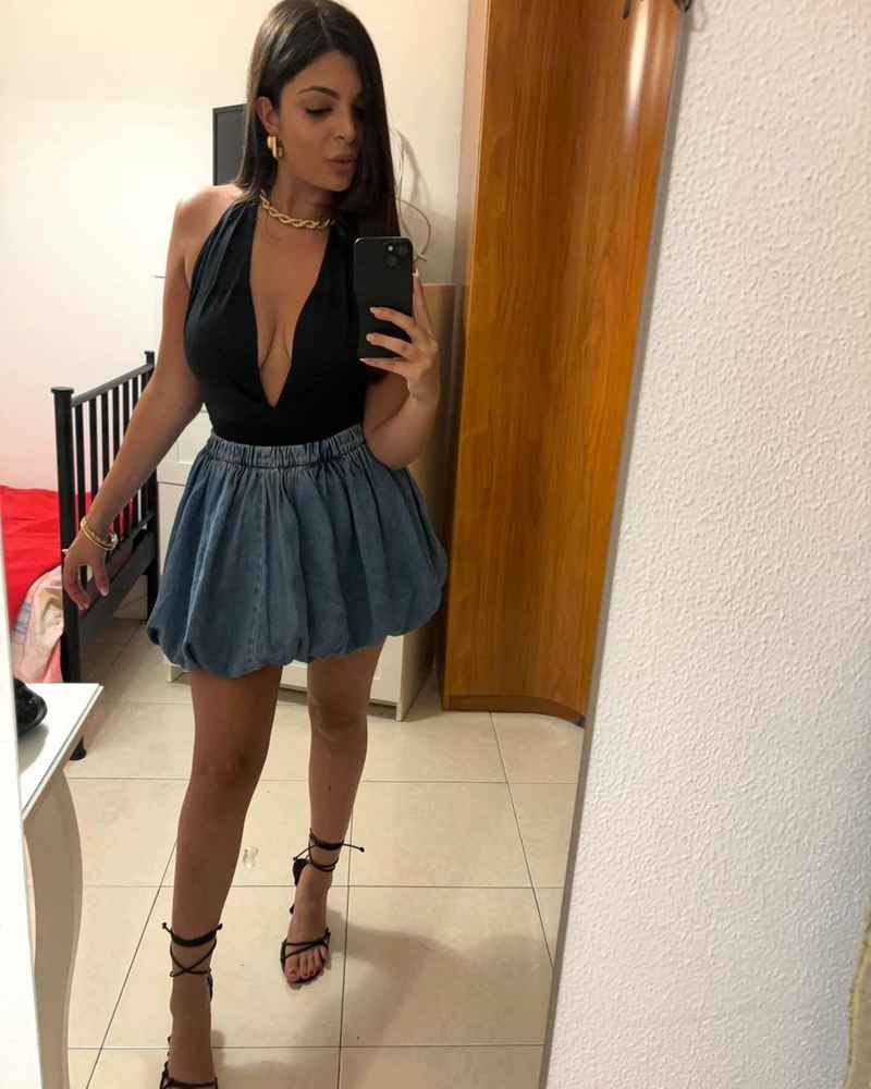 Angela - brunette