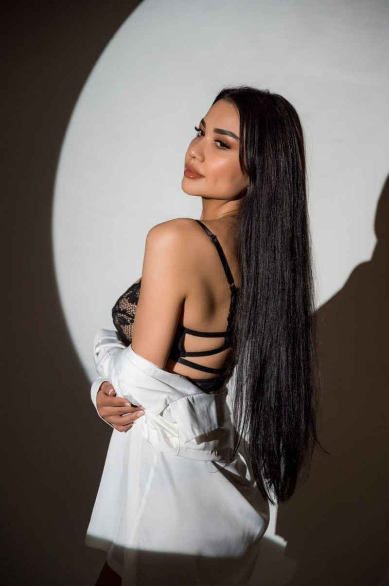 Noemie - outcall available