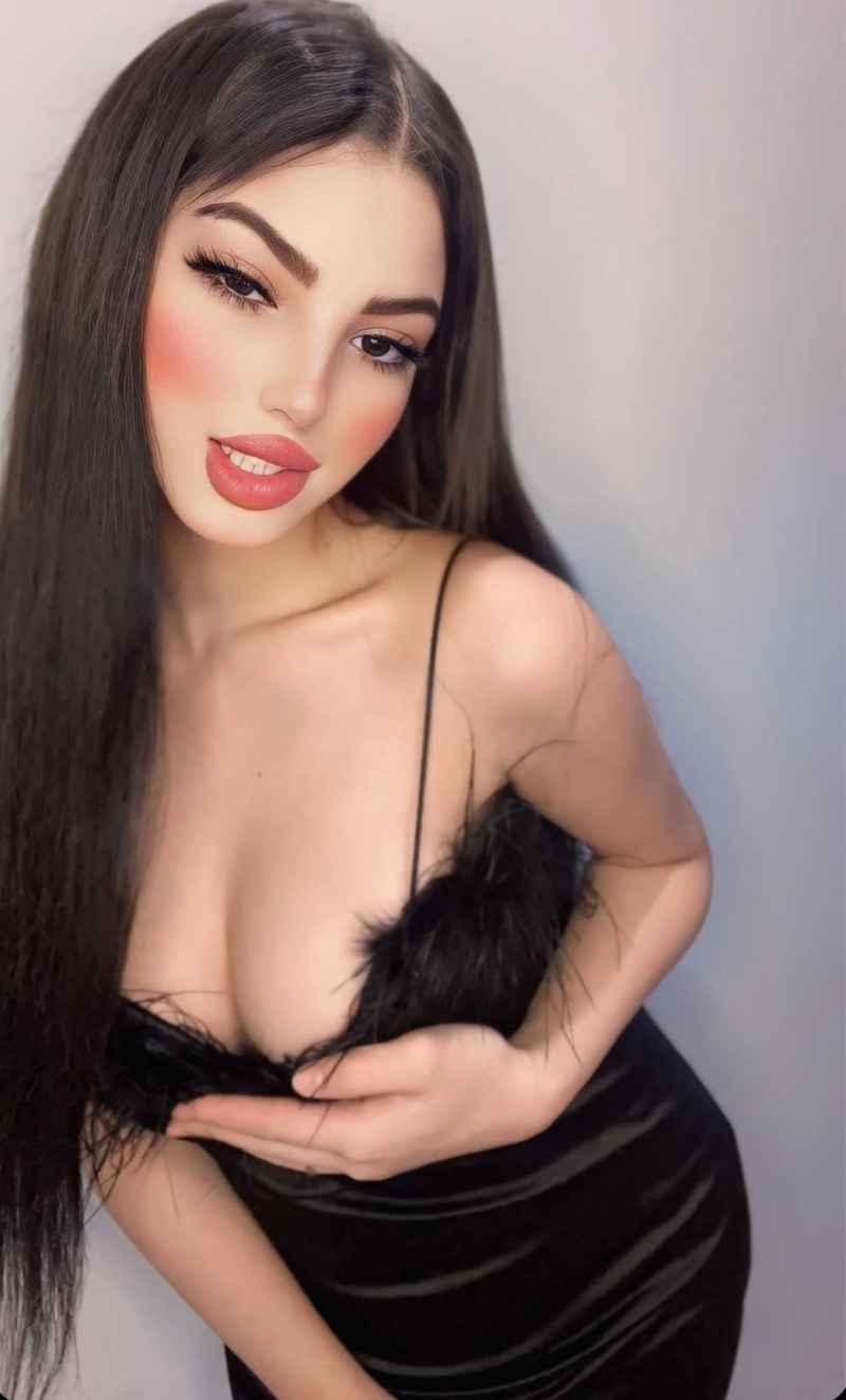 Pauline - touring