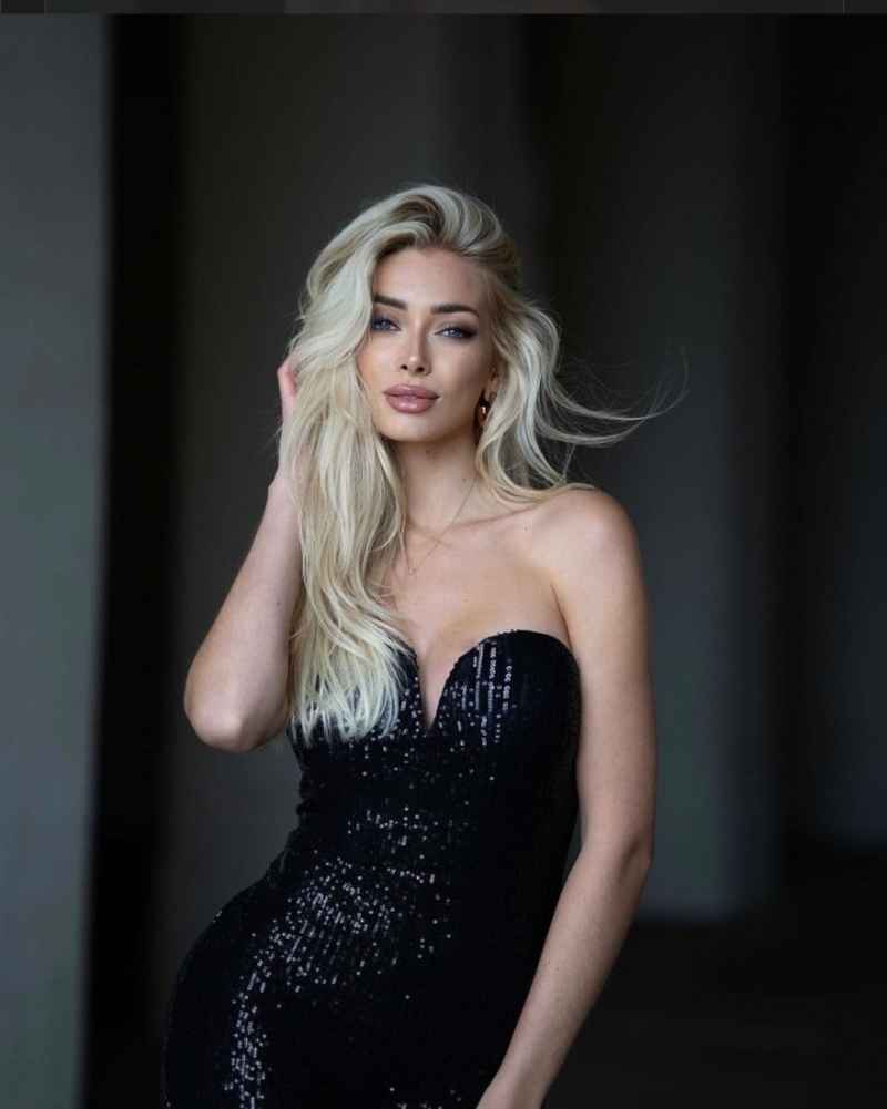 Brenda - brunette