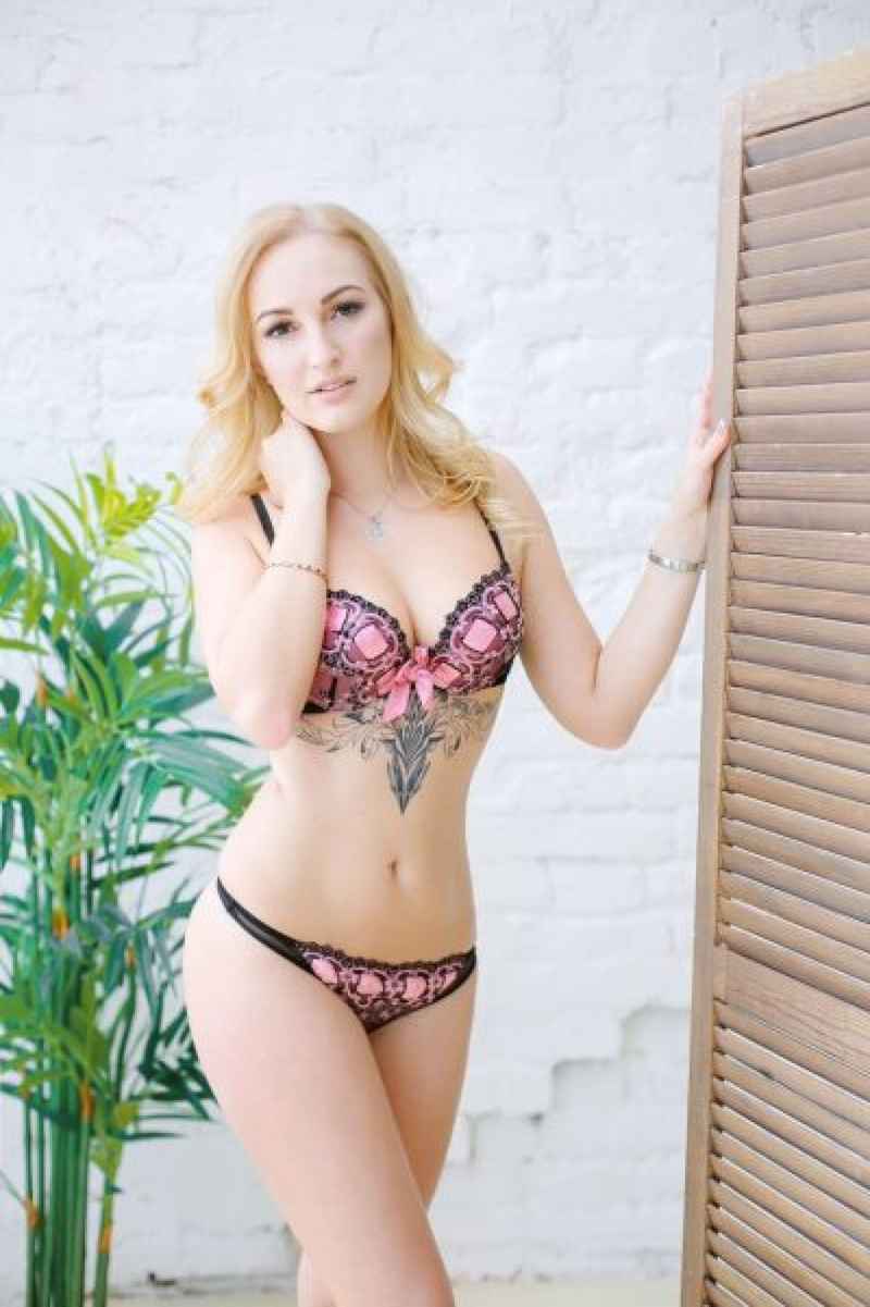Brenda - mature companion