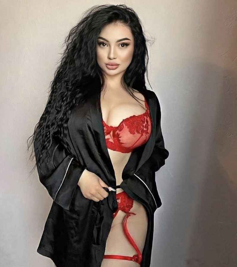 Olivia - local girl