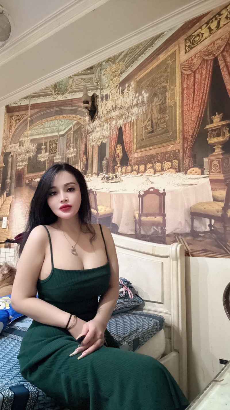 Claire - mature companion