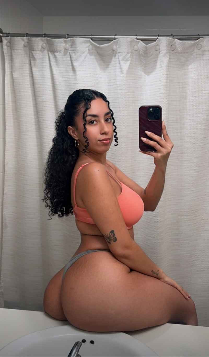 Lily - curvy