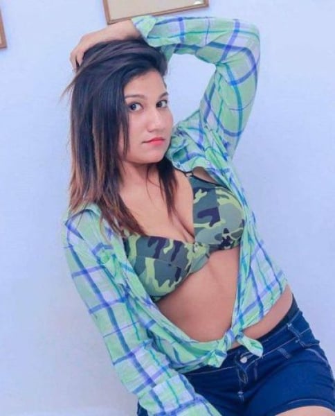 Kiana - brunette