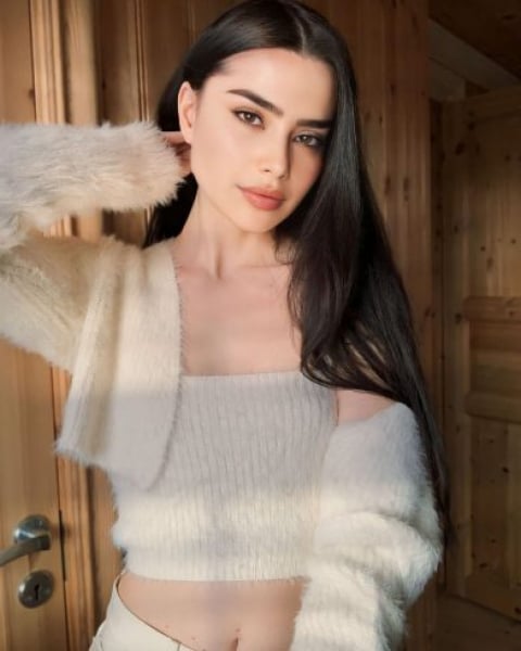 Roxane - new in town
