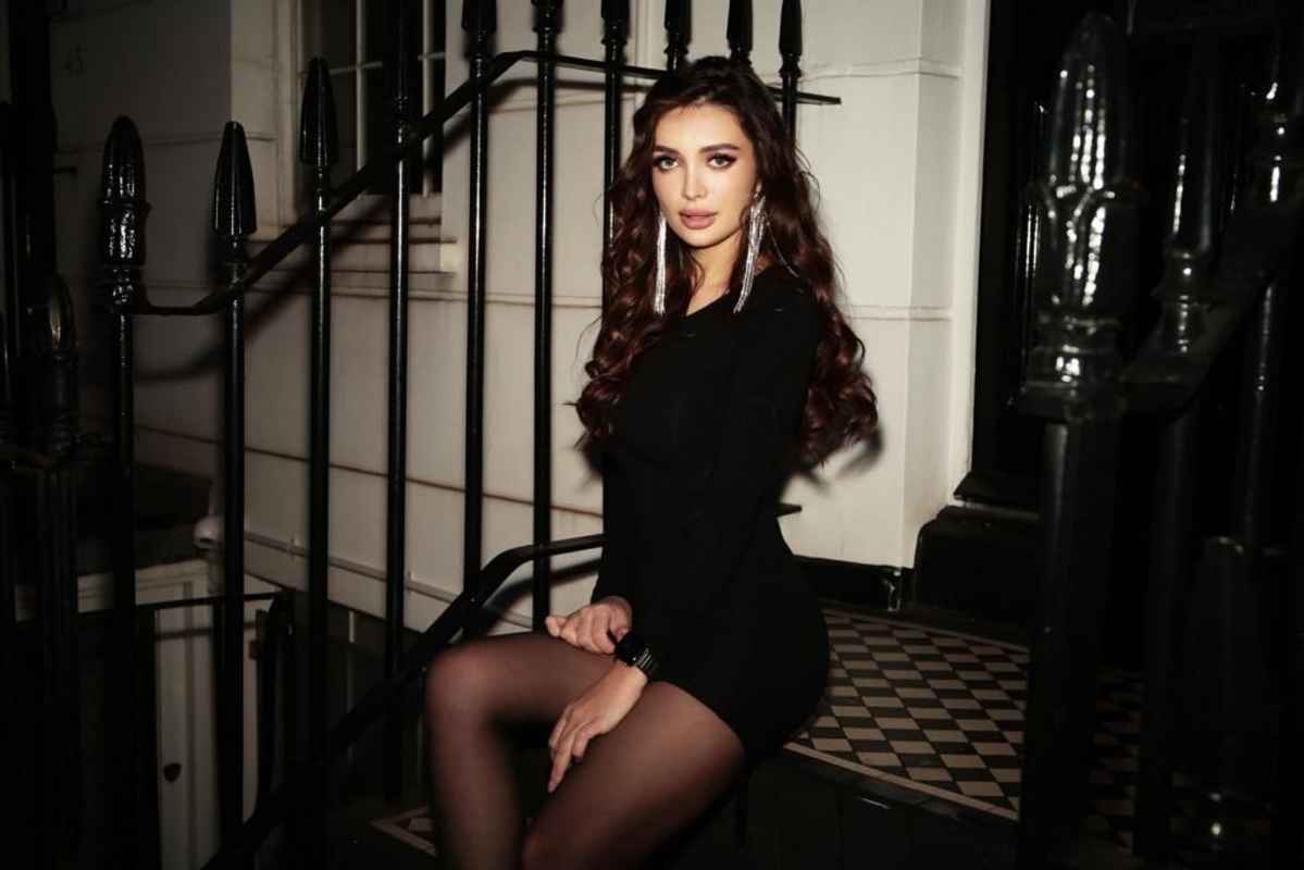 Anouk - mature companion