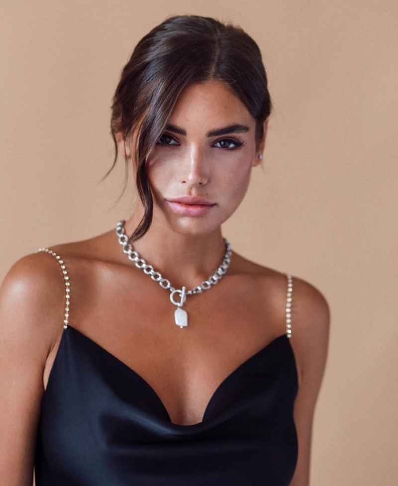 Romane - local girl