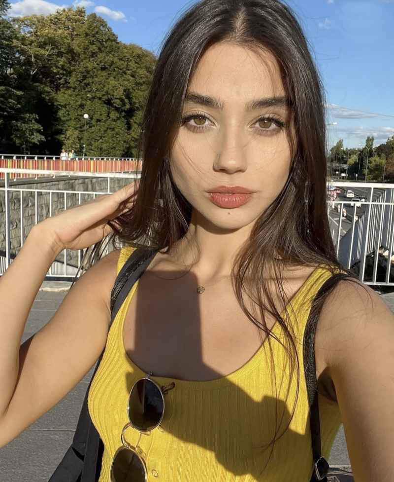 Ava - high class