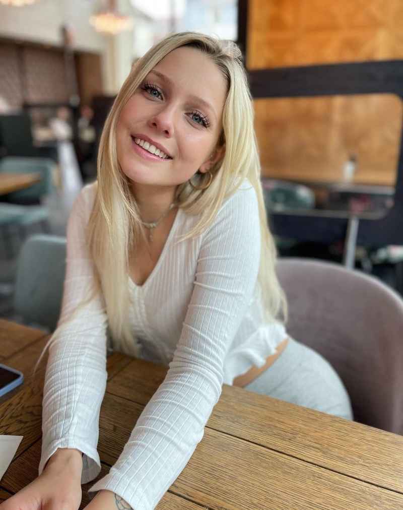 Holly - outcall available