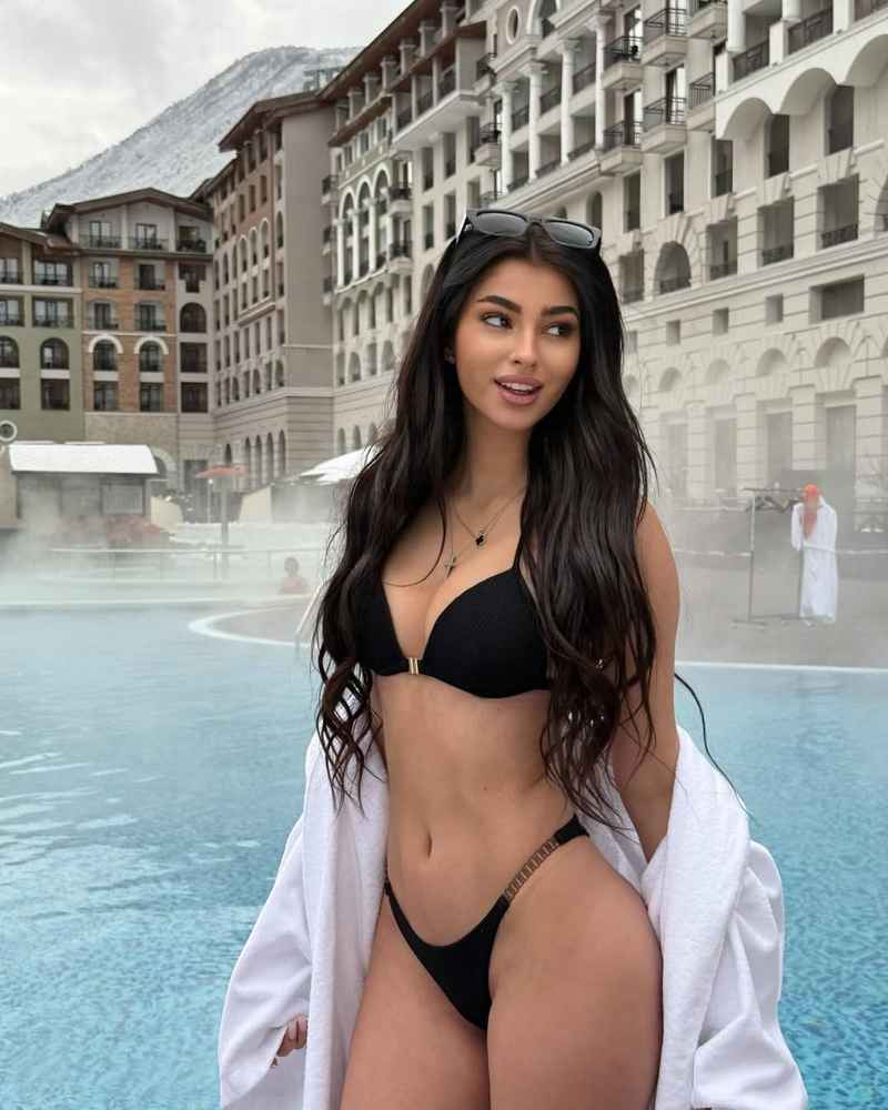 Violet - open minded