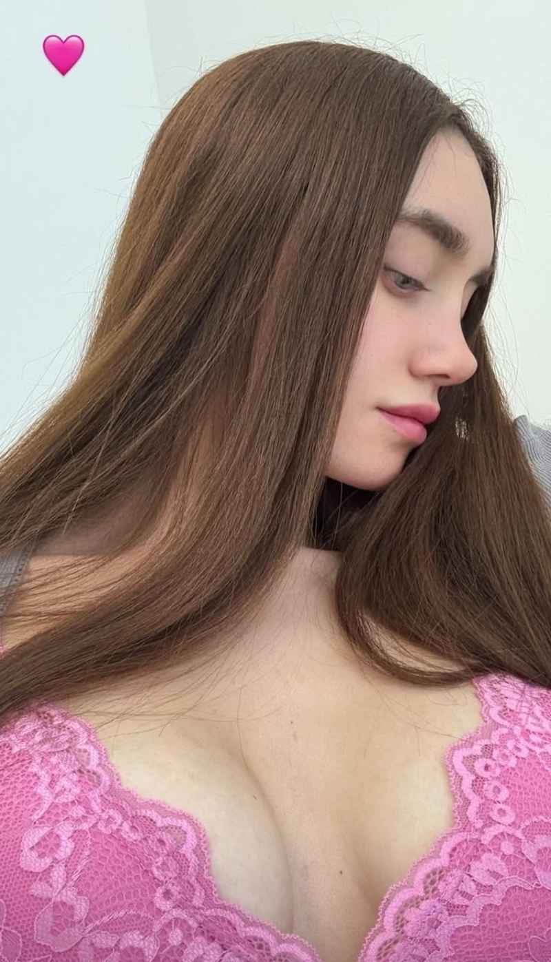 Ines - brunette