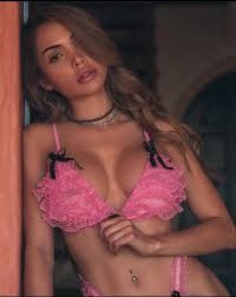 Amelie - open minded