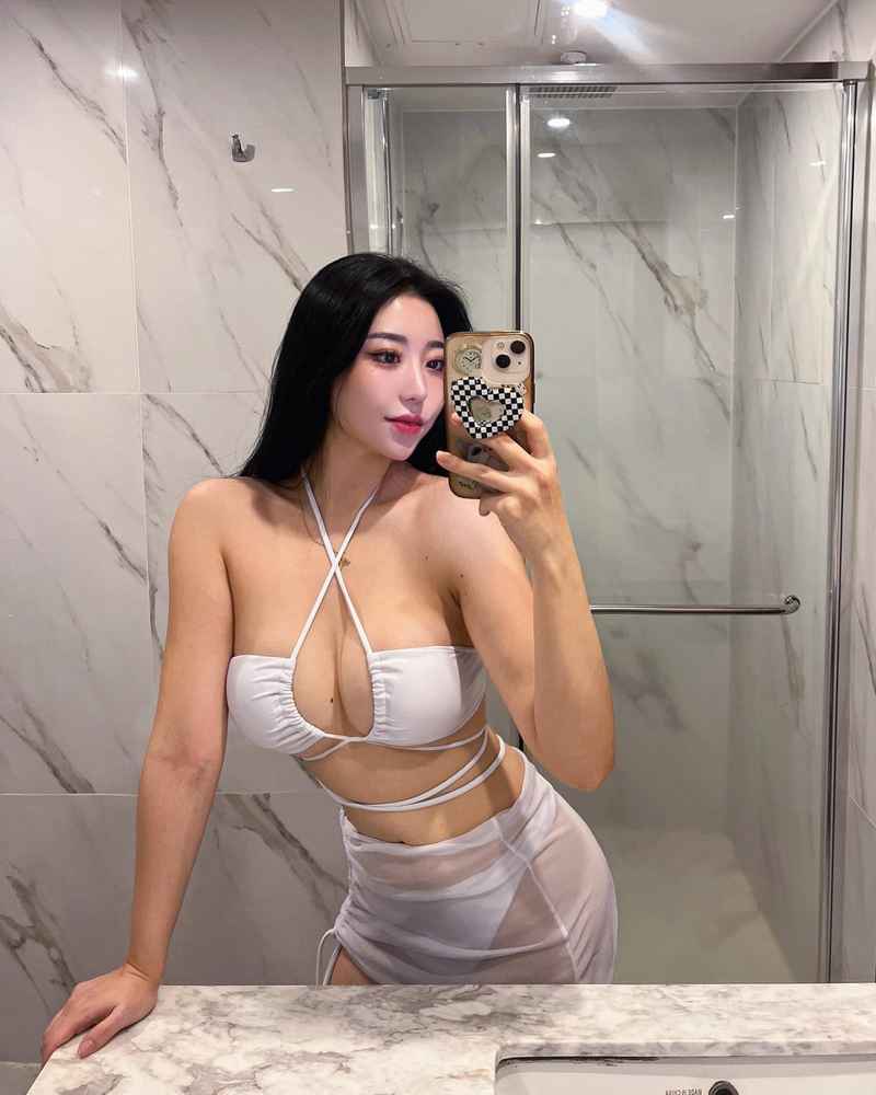 Cindy - brunette