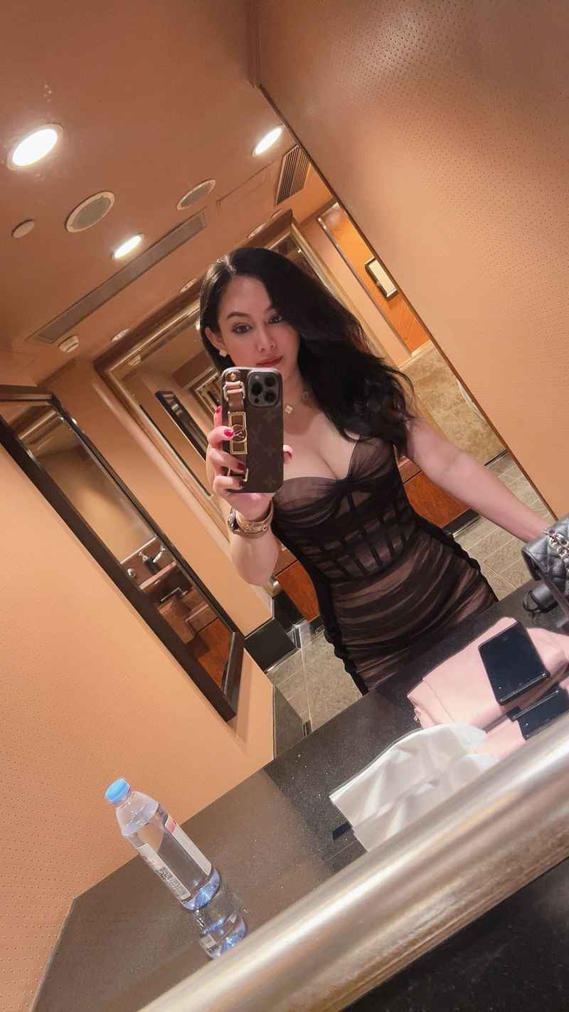 Laura - party girl
