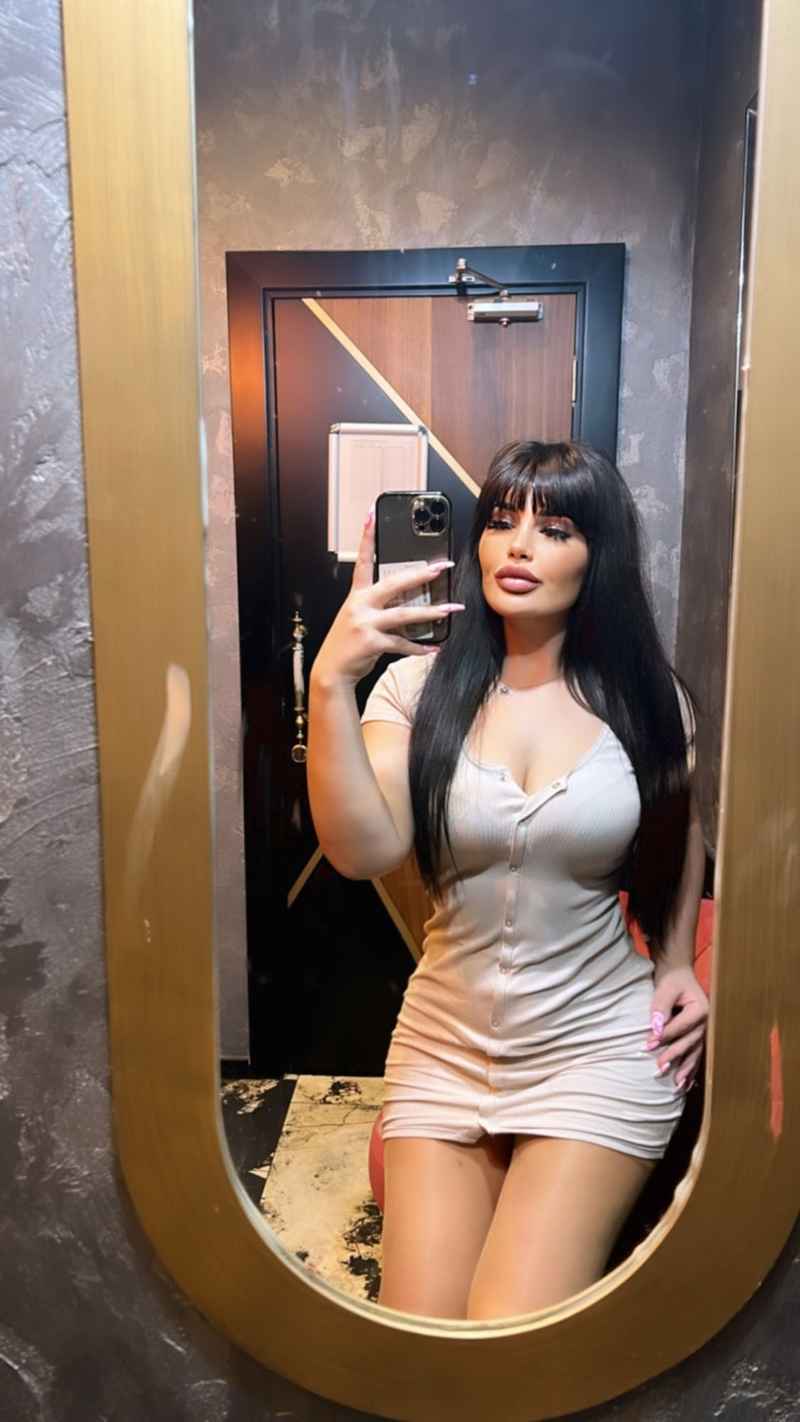Mia - curvy