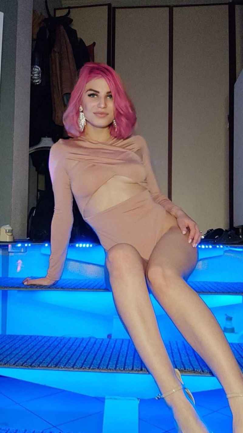 Shannon - brunette