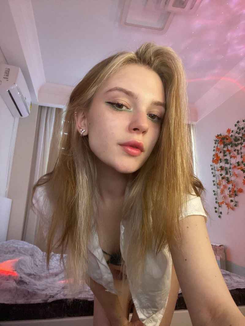 Roxane - open minded