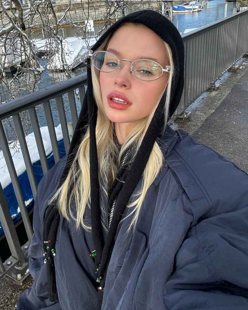 Kelly - blonde