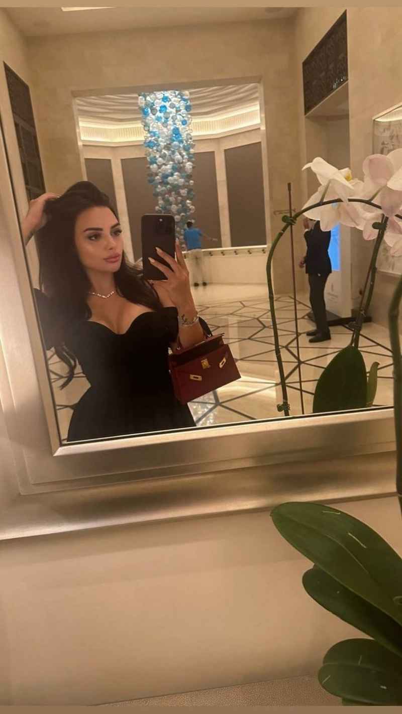 Leanne - mature companion