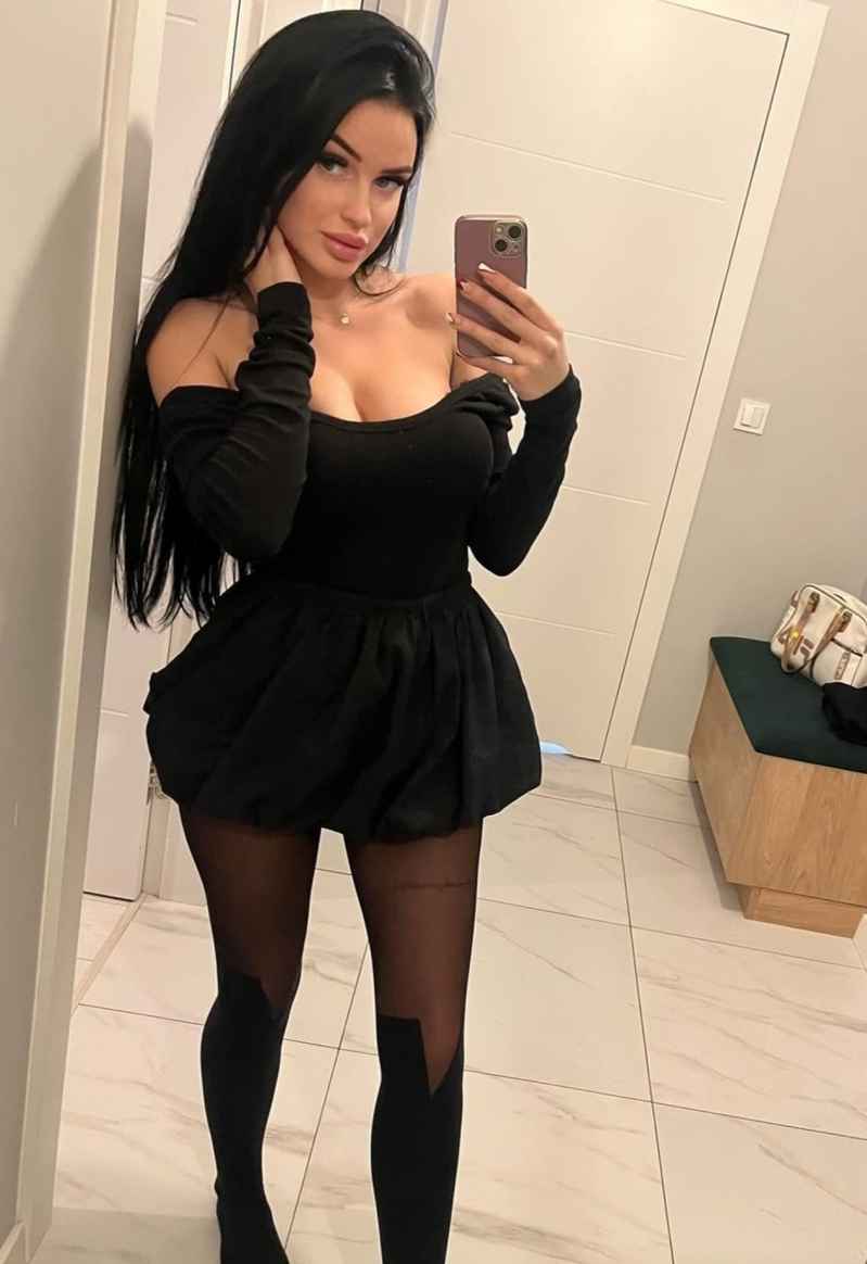 Penelope - curvy