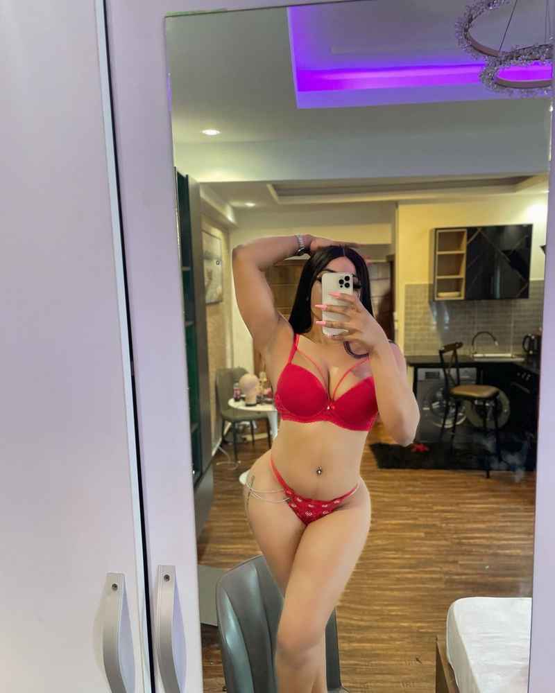 Isabelle - outcall available