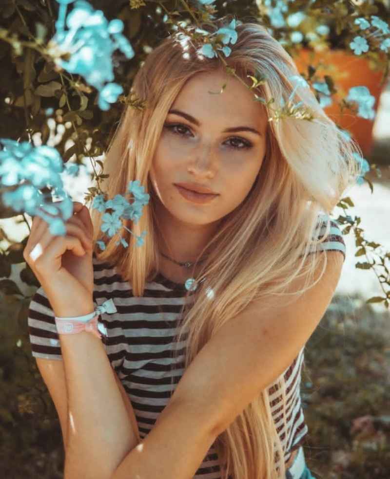 Niamh - blonde