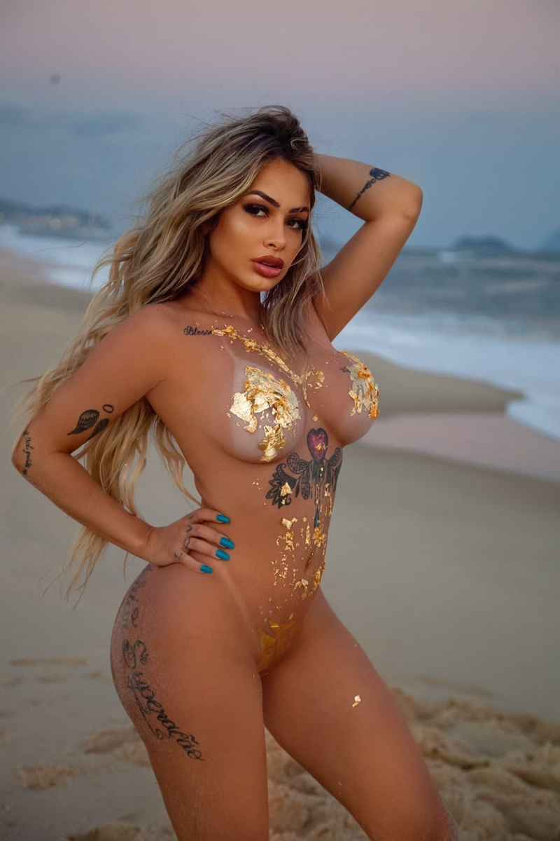 Layla - party girl