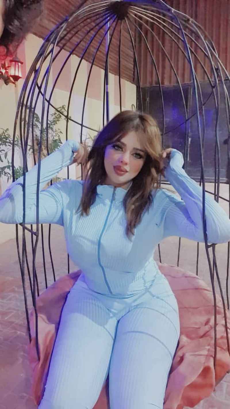 Suzanne - curvy
