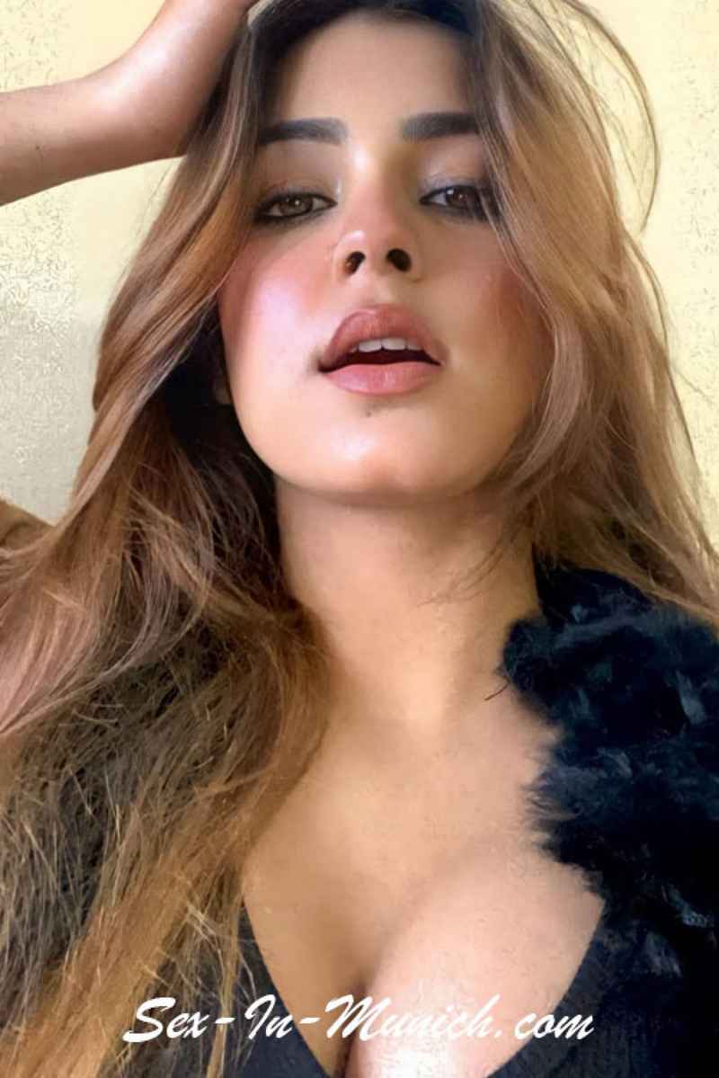 Sienna - discreet meetings