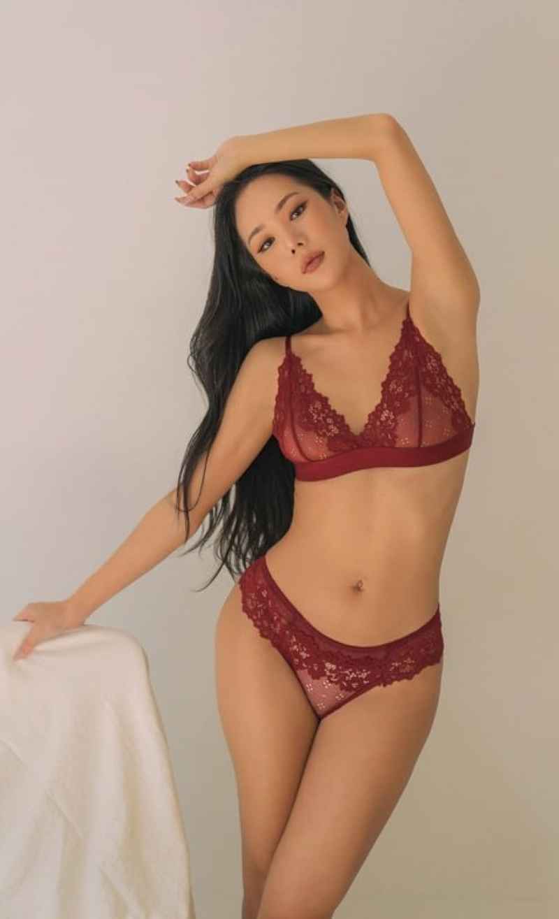 Valerie - open minded