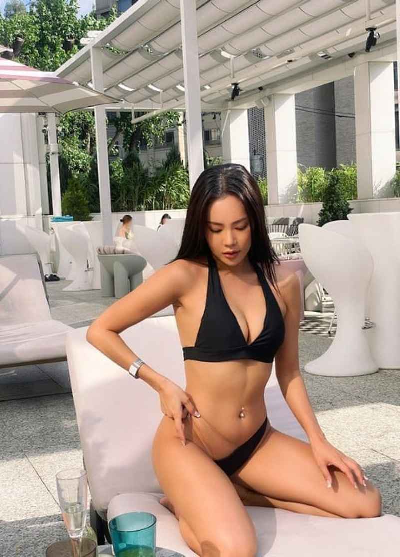 Estelle - brunette