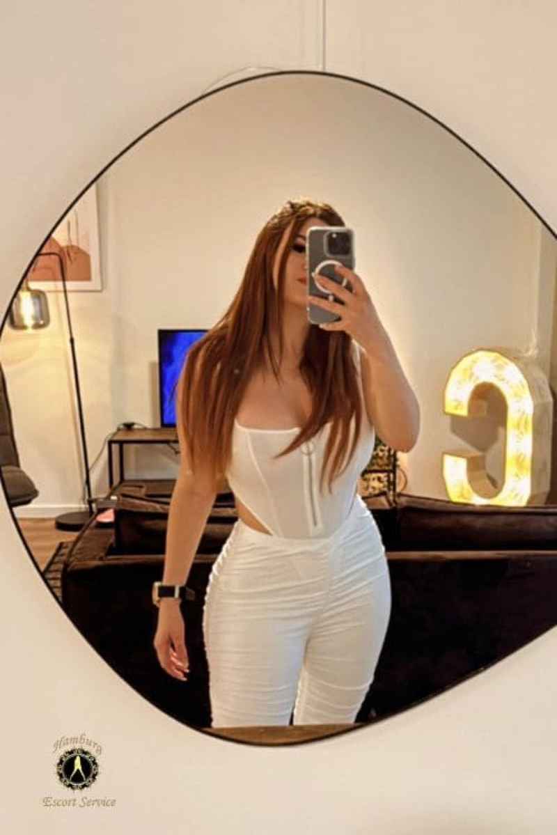 Celeste - brunette