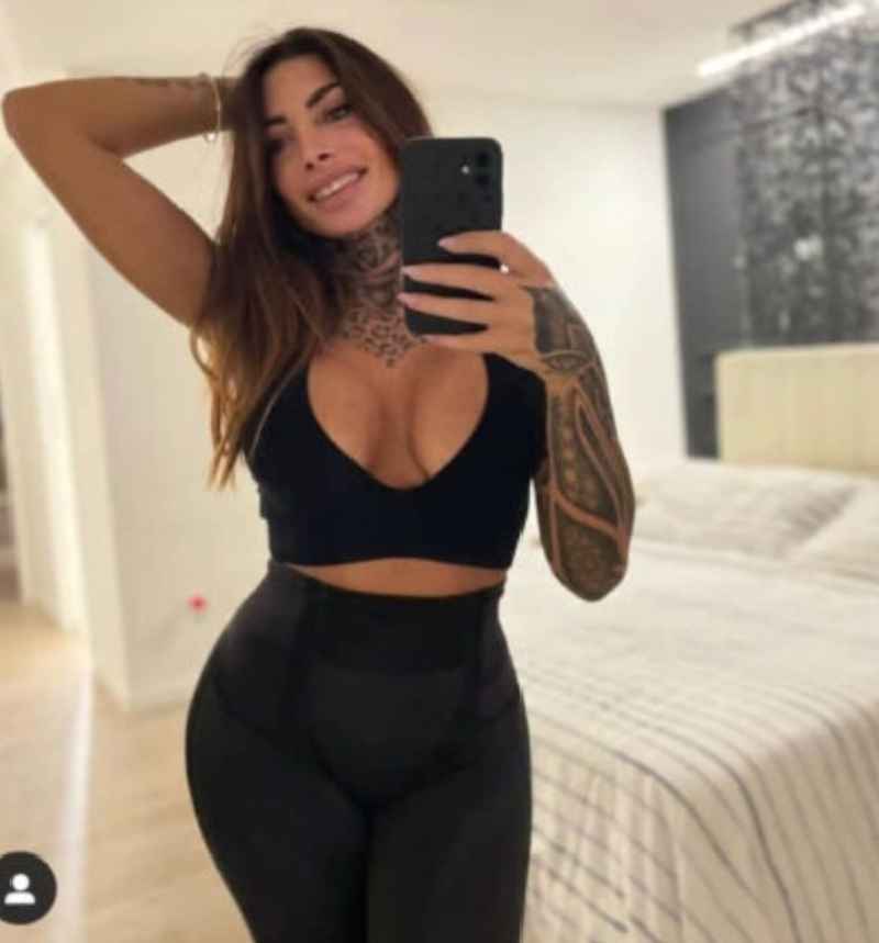 Dominique - mature companion
