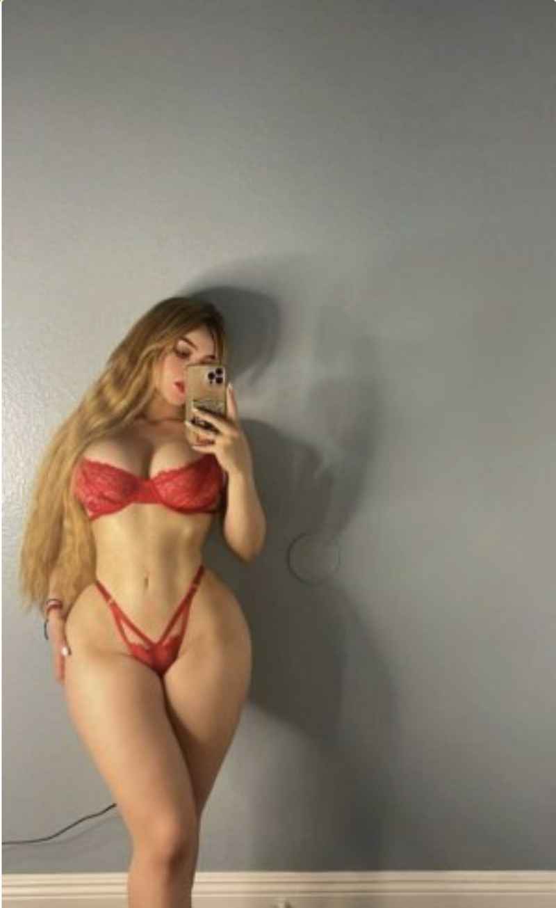 Kathleen - curvy