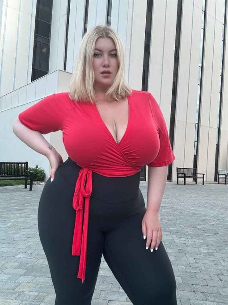 Kelly - outcall available